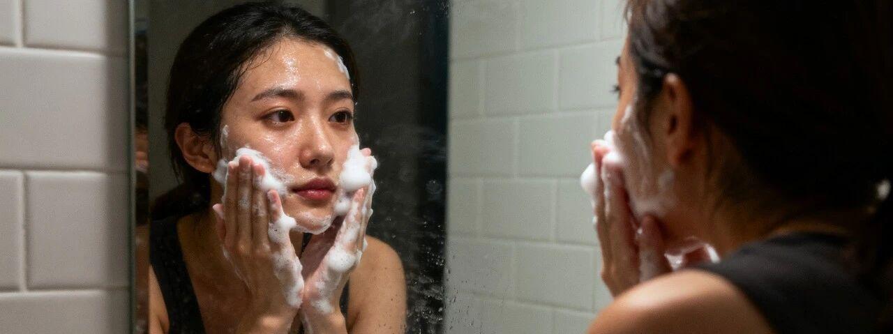 Night Cat Skincare Truth: Staying up late is stealing your collagen!