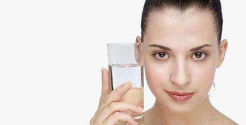 I can't tell the difference between hydrating and moisturizing, teach you how to hydrate and moisturize people with different skin types