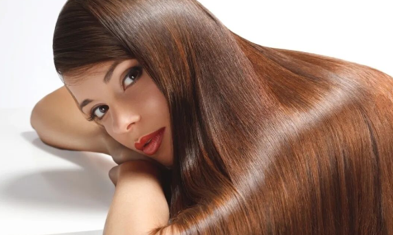 The secret of nourishing hair with oil and rosemary essential oil to increase hair volume!